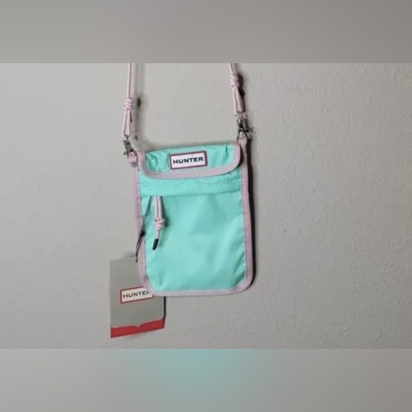 Hunter Original Packable Phone Pouch Mint Green / Pink Trim - Picture 4 of 6